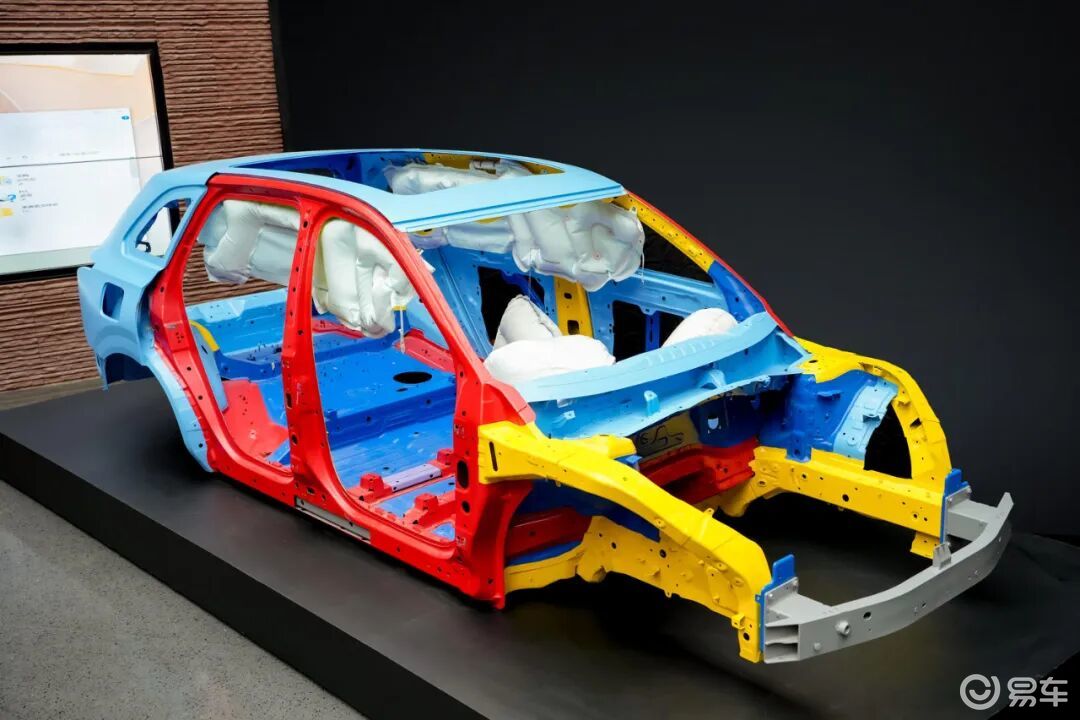 务实大五座：红旗HS6 PHEV上市！17.88万元起售