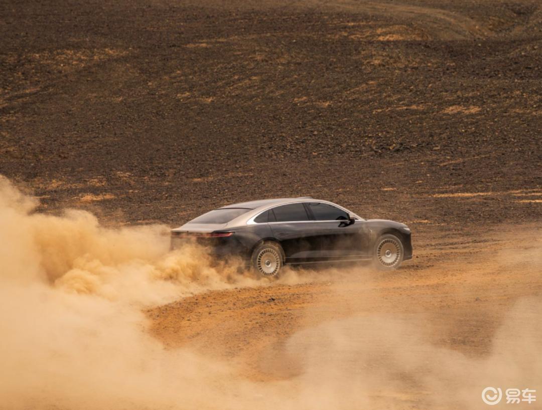 追光L破晓：岚图改写豪华规则，中国汽车夺权产业定义权