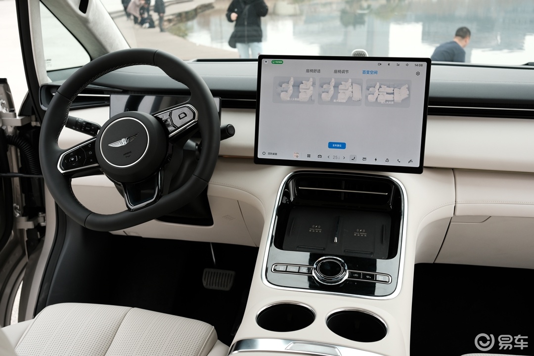 实拍吉利银河V900，三排舒适性不输二排