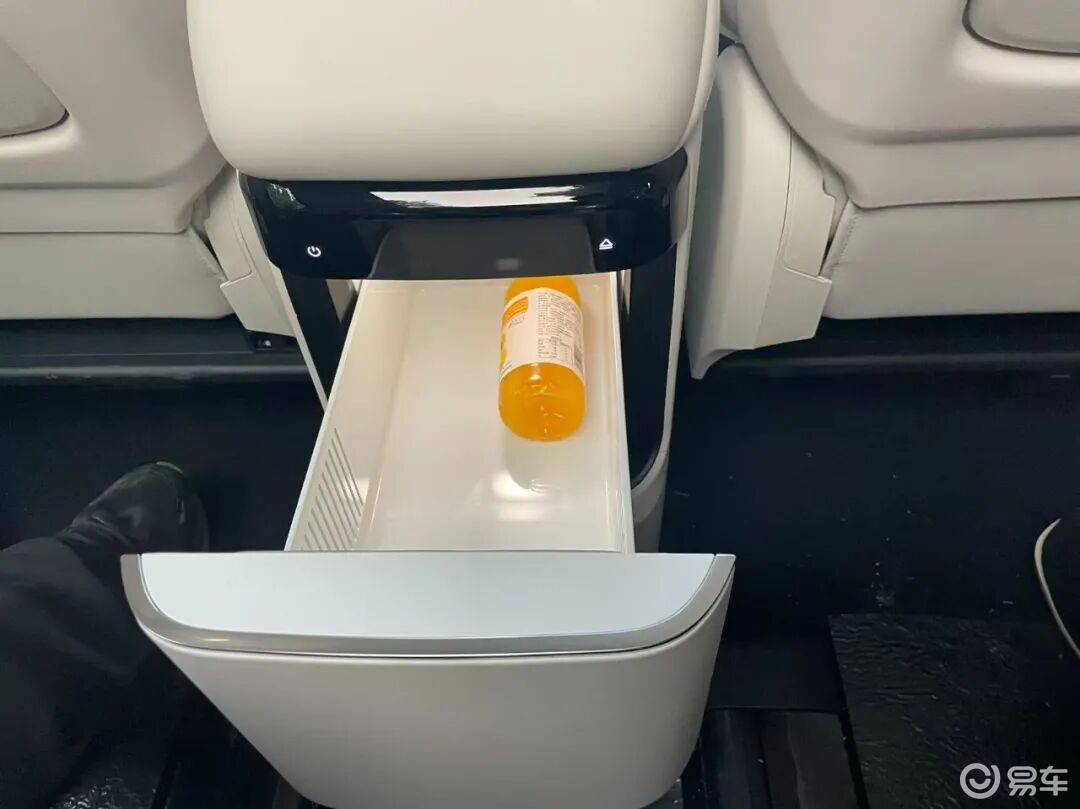 试驾吉利银河V900:空间大、配置高,过弯不甩尾,很舒适