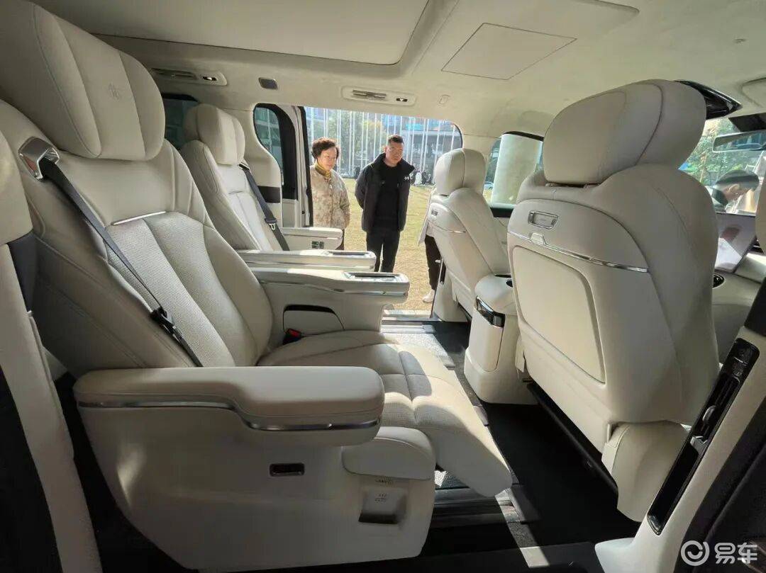 试驾吉利银河V900:空间大、配置高,过弯不甩尾,很舒适