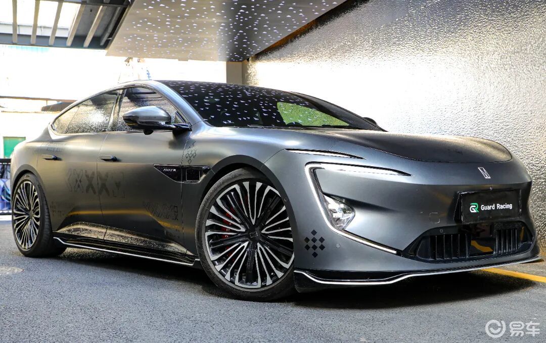 当未来轿跑换上GR锻造轮毂，阿维塔12瞬间全场瞩目！
