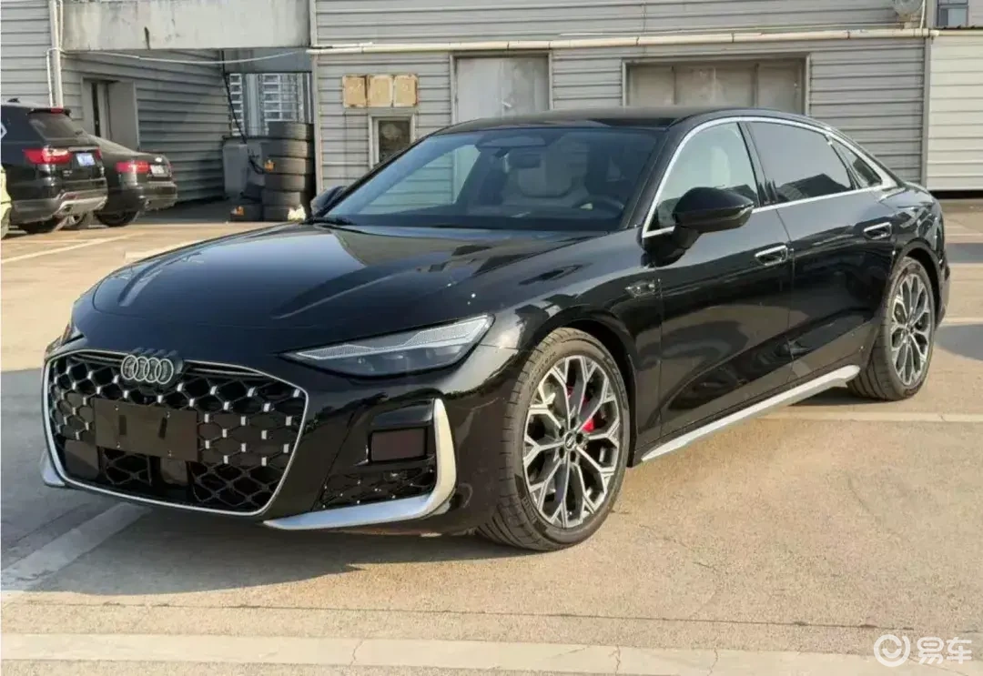 全新奥迪A6L现身街头，车身长度超5米1，搭载V6发动机