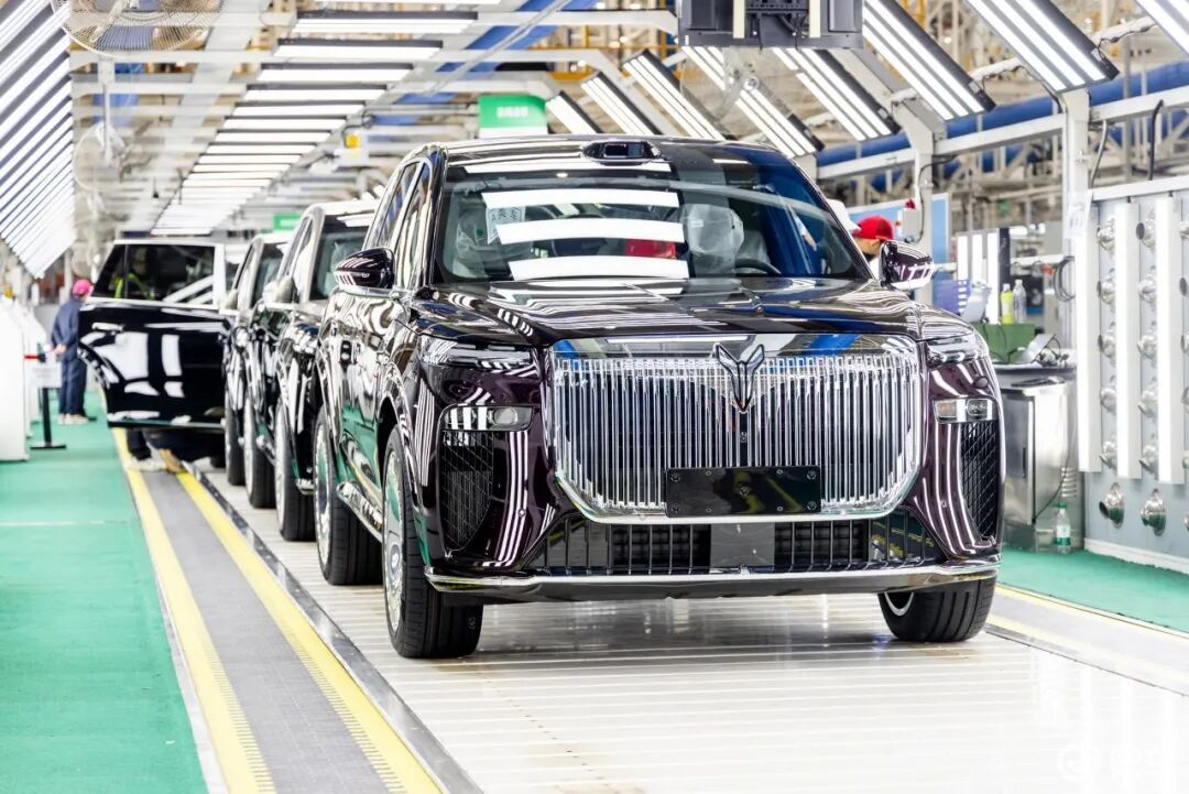 岚图汽车预计3月19日港交所挂牌 岚图泰山黑武士3月登场