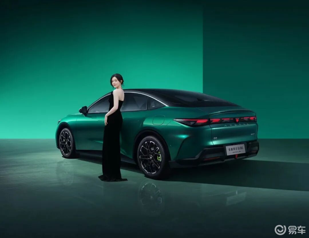 11万级有城区NOA!极狐全新阿尔法S5开得猛刹得住