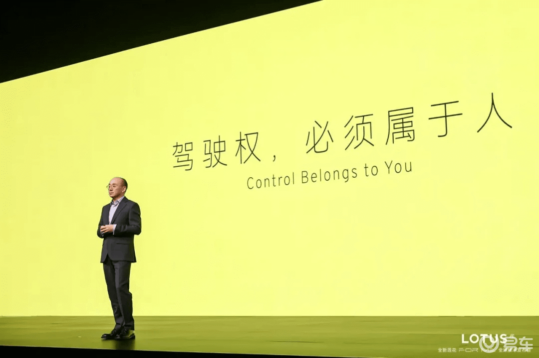 冯擎峰：莲花式清醒，加缪式滚烫丨人汽