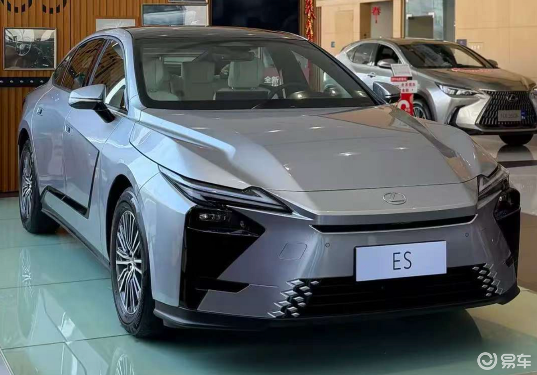【E汽车】全新雷克萨斯ES混动版实车亮相