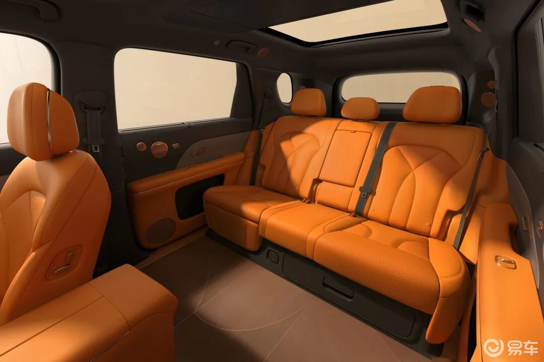 “陆家嘴揽运”智己LS8 ，冲击市场“超级爆品”