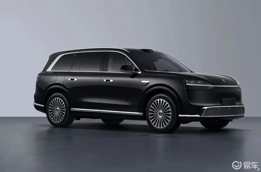 新款问界M9正在做测试,这设计算豪华?