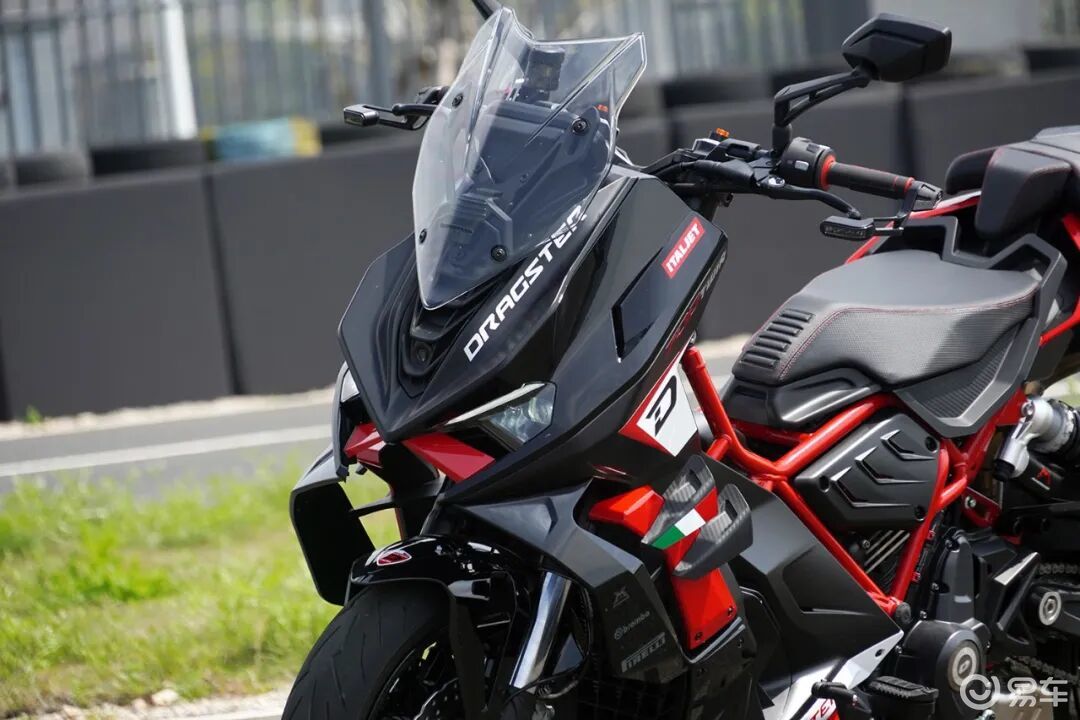 够酷够硬够犀利:Dragster 700Twin试驾报告