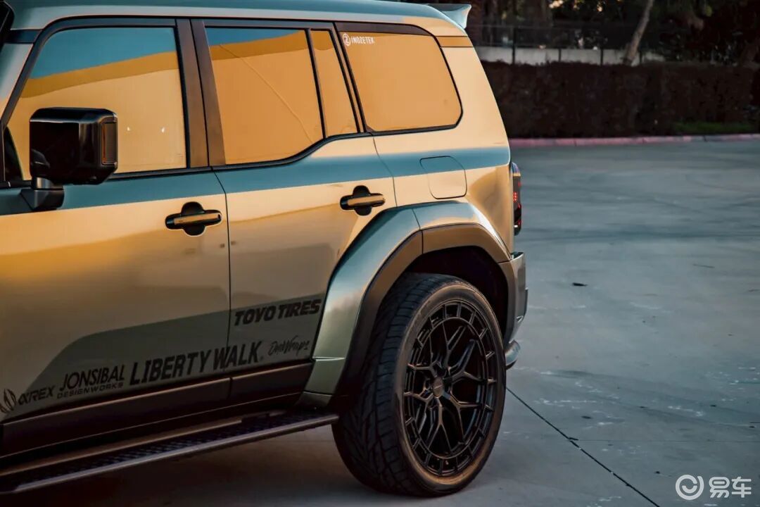 丰田霸道改宽体颜值直接拉满，改装后还能胜任硬核越野场景吗