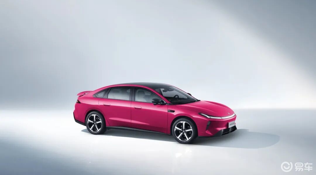 极狐全新纯电家轿S3官宣发布，定档北京车展开启预售