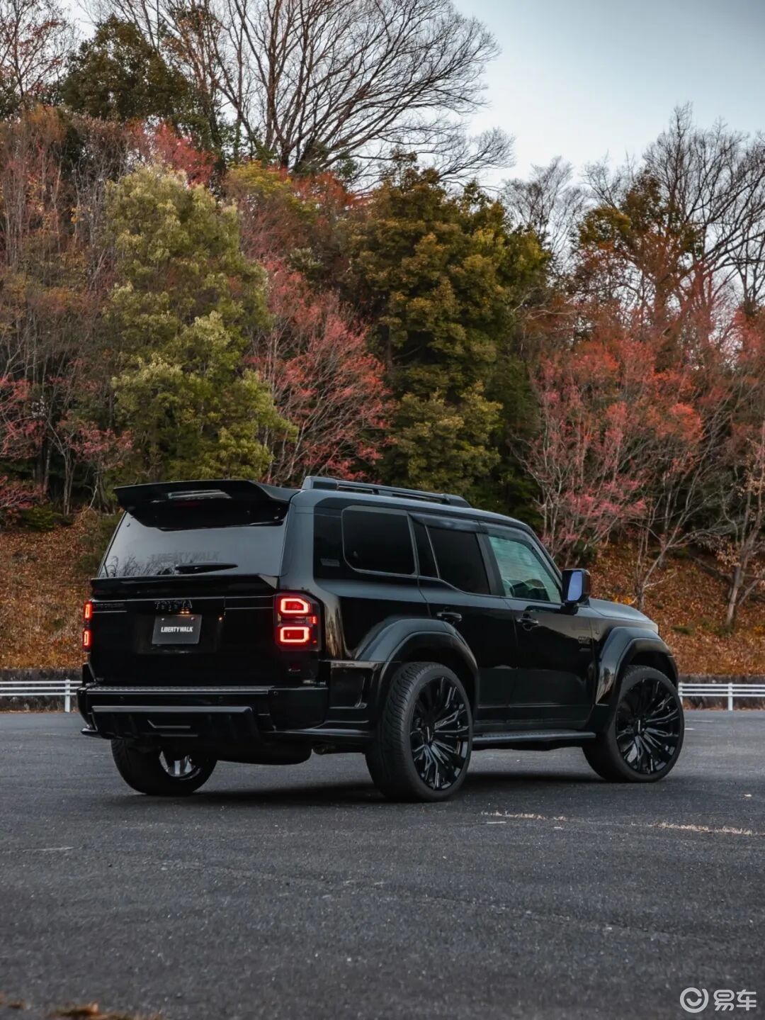 丰田霸道改宽体颜值直接拉满，改装后还能胜任硬核越野场景吗