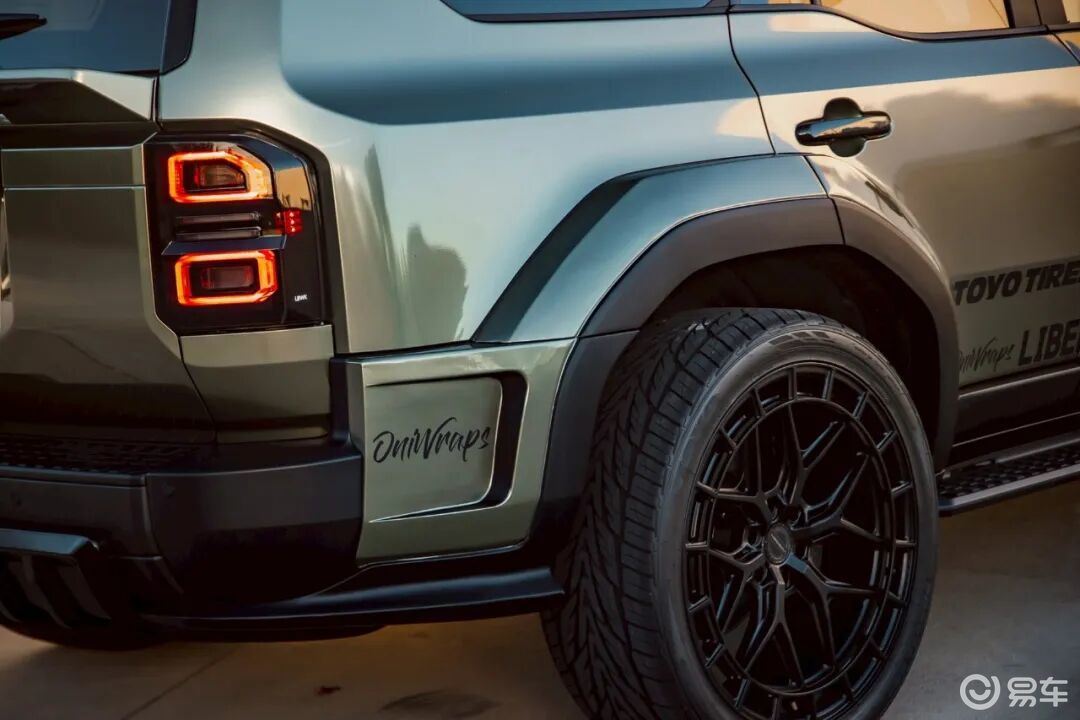 丰田霸道改宽体颜值直接拉满，改装后还能胜任硬核越野场景吗