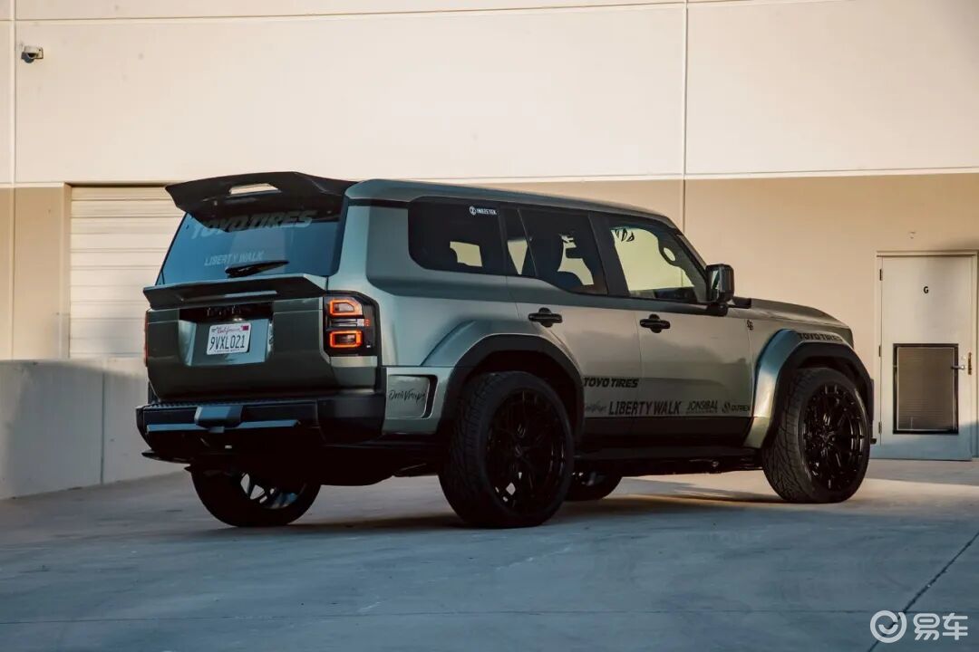 丰田霸道改宽体颜值直接拉满，改装后还能胜任硬核越野场景吗