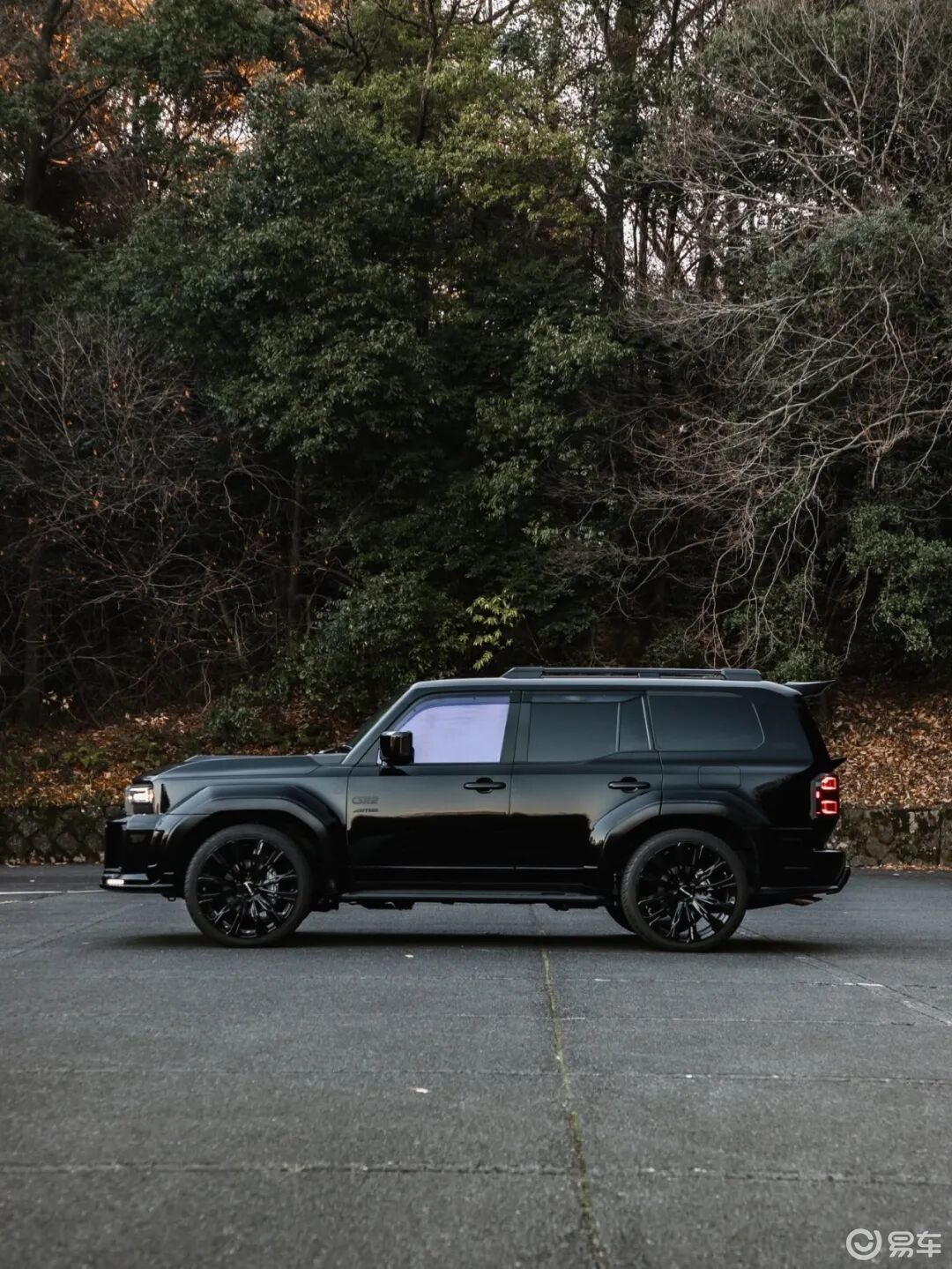 丰田霸道改宽体颜值直接拉满，改装后还能胜任硬核越野场景吗