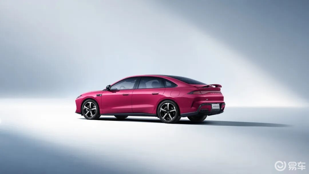 极狐全新纯电家轿S3官宣发布，定档北京车展开启预售