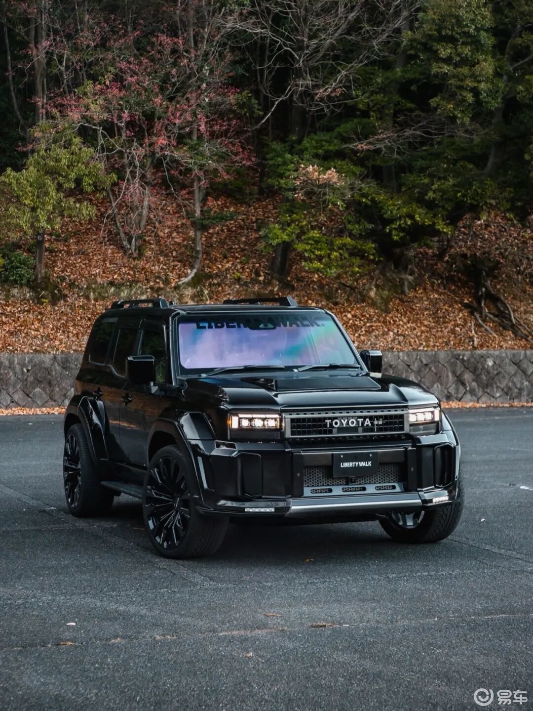 丰田霸道改宽体颜值直接拉满，改装后还能胜任硬核越野场景吗