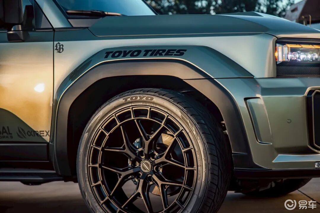 丰田霸道改宽体颜值直接拉满，改装后还能胜任硬核越野场景吗