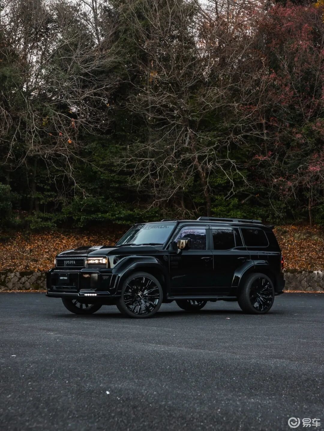 丰田霸道改宽体颜值直接拉满，改装后还能胜任硬核越野场景吗