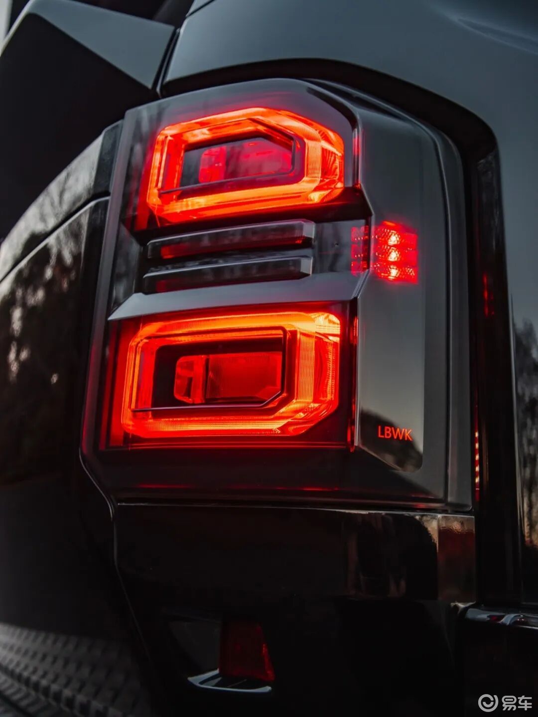 丰田霸道改宽体颜值直接拉满，改装后还能胜任硬核越野场景吗