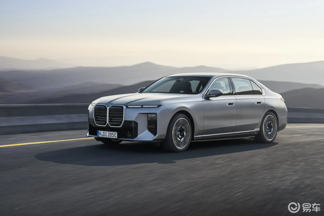 新款宝马7i7系首发！全景iDrive系统加持科技感爆棚