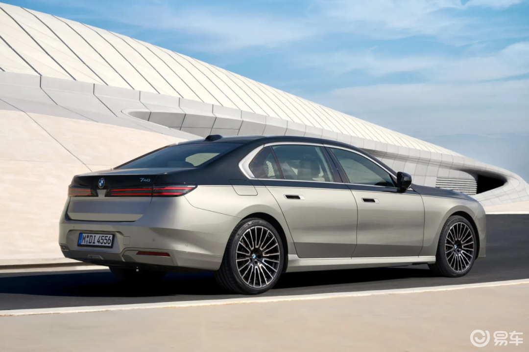 新款宝马7i7系首发！全景iDrive系统加持科技感爆棚