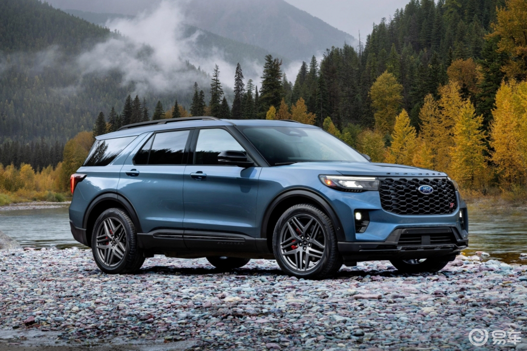 新款福特探险者提供了两种动力系统全系标配10速自动变速箱和后轮驱