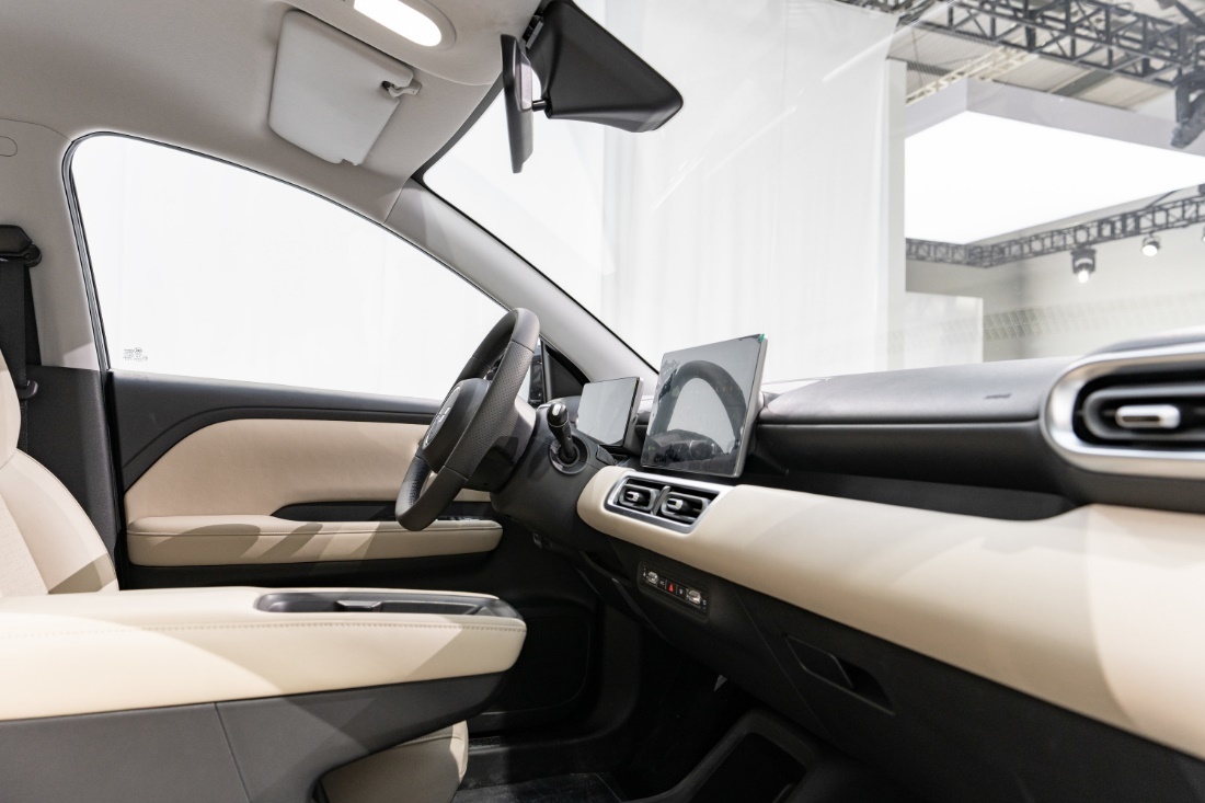 D:\04 日推\00缤果\素材\配图\缤果suv五座版图0926\内饰\米色内饰 (2).jpg