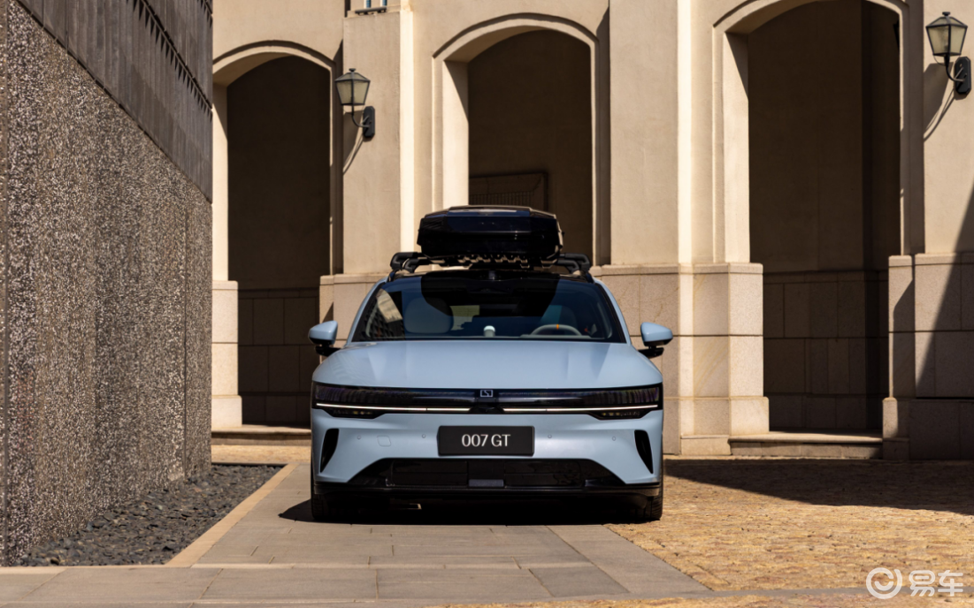 极氪双杀上新：900V猎装杀疯，001纪念版拉满信仰