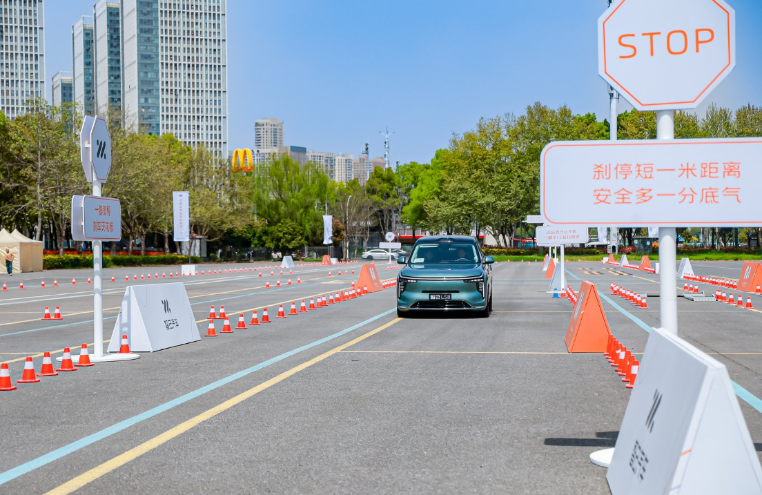 深度试驾智己LS8：25万级的SUV大家伙，一样很好开？