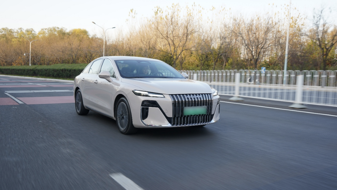 荣威M7 DMH与银河A7的10万级家用车对决