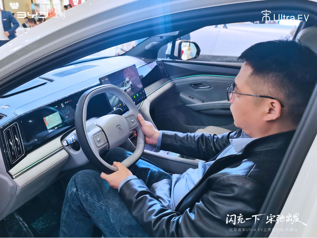比亚迪宋 Ultra EV在许昌万达广场正式上市