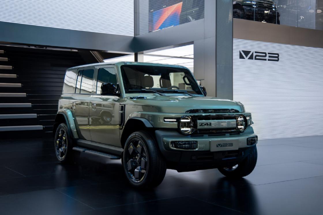 卫士90遭遇强劲对手，iCAR V23内饰更出色