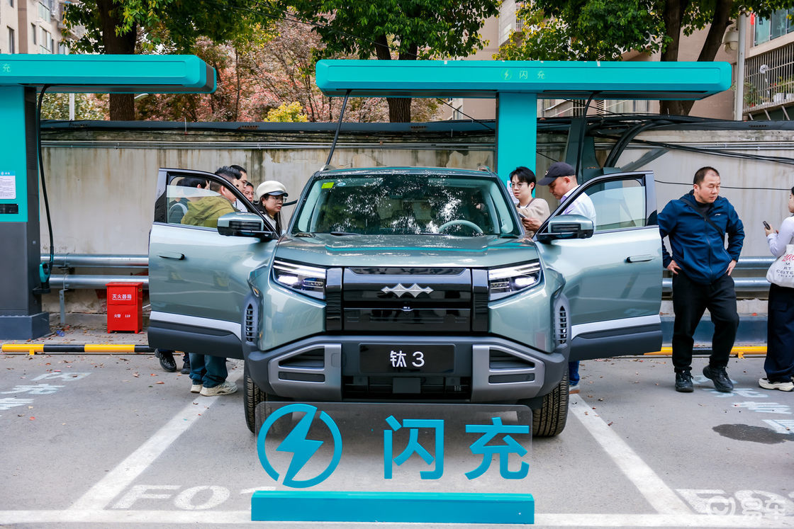 潮车+闪充，东湖花更红！钛3闪充版武汉上市15.38万起