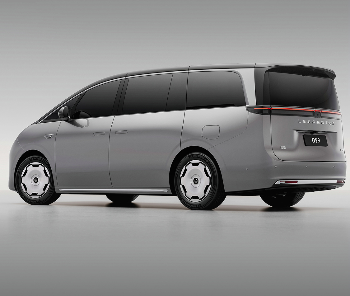 冲刺百万销量，零跑4款新车待发，最低8万