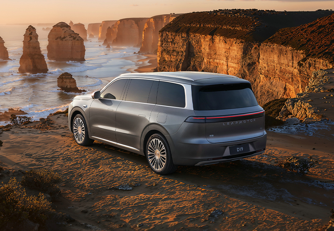 冲刺百万销量，零跑4款新车待发，最低8万