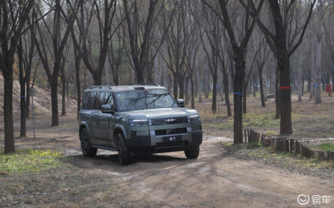 方盒子运动会实测:深蓝G318对比钛7,谁更配无忧穿越