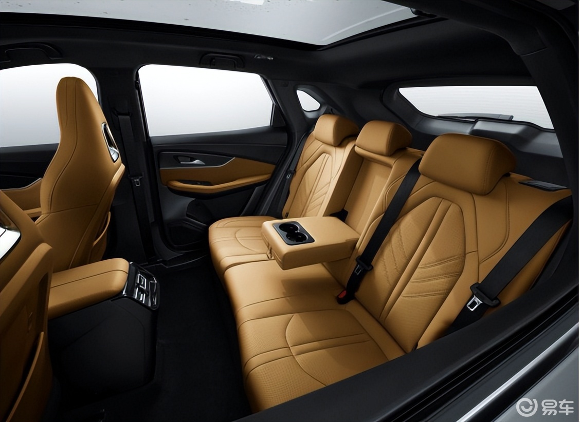 当前位置:>易车>风行t5evo内饰摘要>摘要详情>除了外观,内饰方面同样