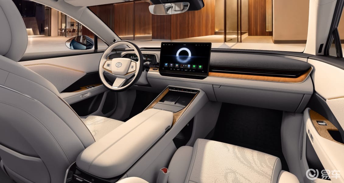 20万买C级新能源家轿 铂智7和小鹏P7+ 你怎么选?