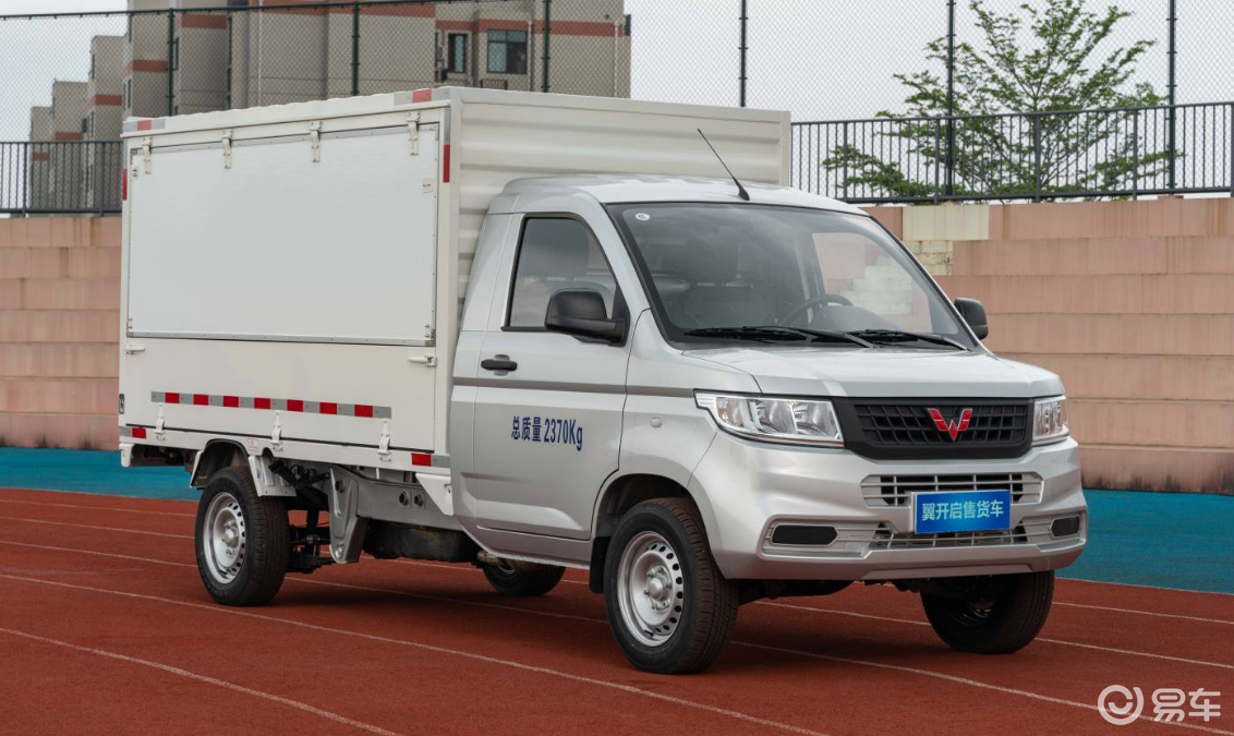 五菱荣光上市_油耗