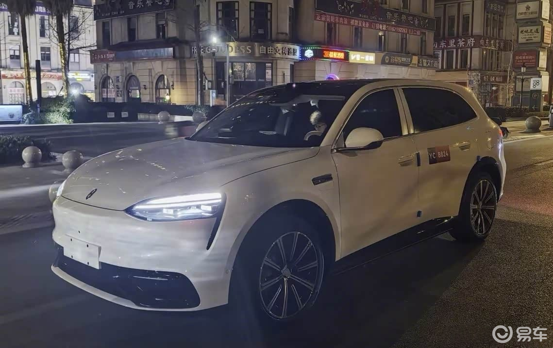 问界M6无伪装实车图曝光，车头似保时捷，还有新配色