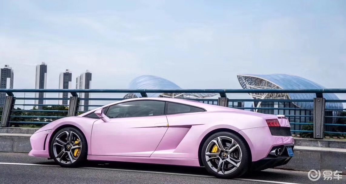 粉色的小牛兰博基尼huracan少女心一样迷人