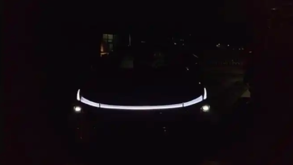 极狐S3预告图，贯穿式分段大灯+三种动力，北京车展亮相！