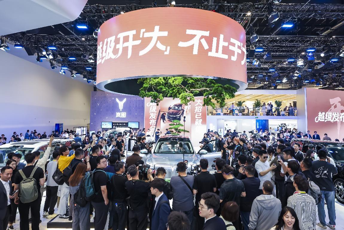 泰山 X8 引爆全场，岚图以硬核实力重塑高端新能源赛道