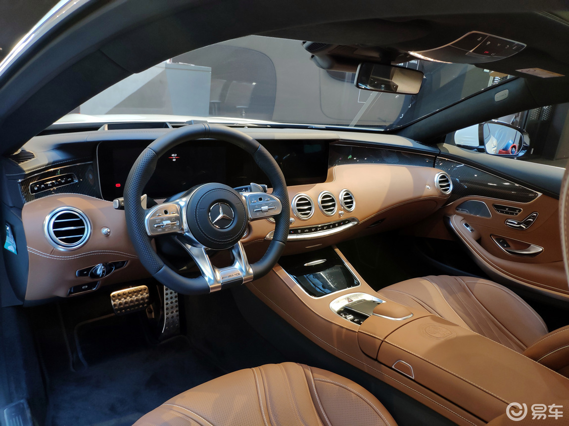 车辆型号:s63 amg coupe ,颜色内饰:钻石白/棕内 ,引擎参数:4.