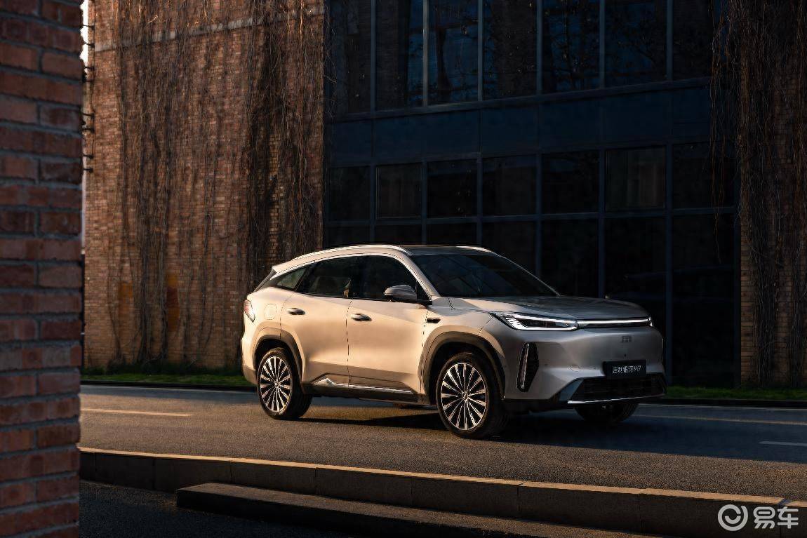 捅破电混SUV价值天花板吉利银河M7预售价13.98万起