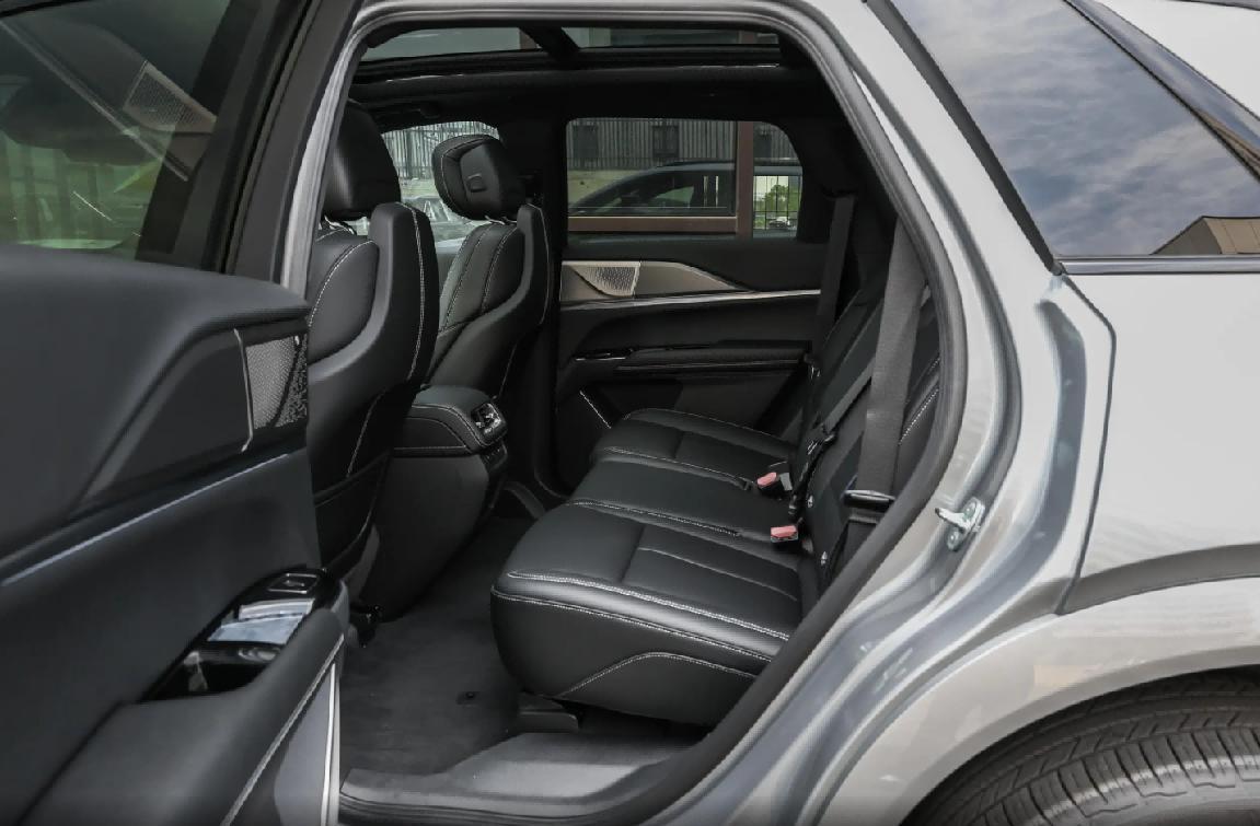 与其说它固执,倒不如说它专业,试驾这车,底盘确实强