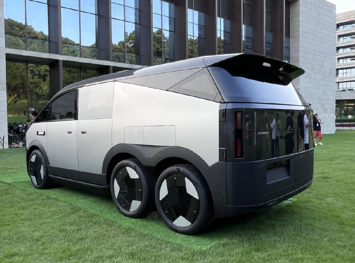 小鹏汇天陆地航母,能开能飞的量产分体式飞行汽车