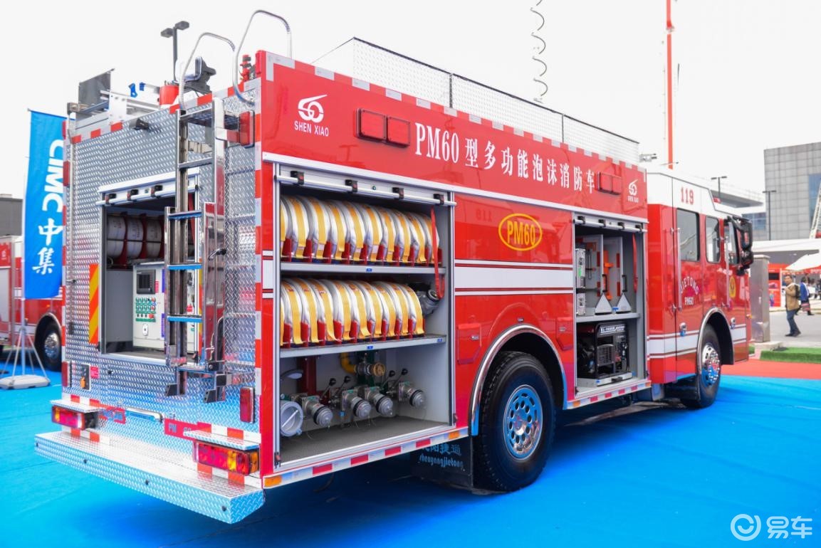 国产消防车为什么要美式化 看豪沃底盘改造的 美式消防车 易车
